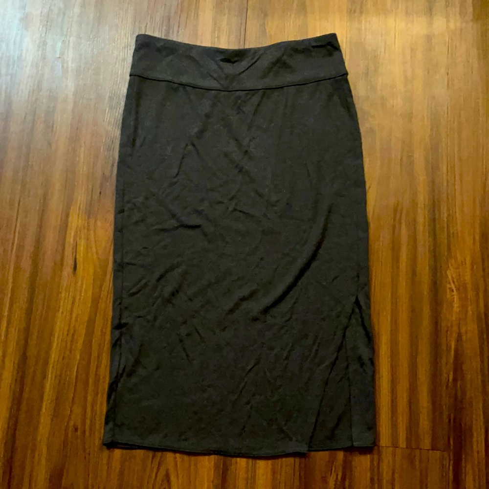 Size Small Loft stretchy skirt with slit on 1 side